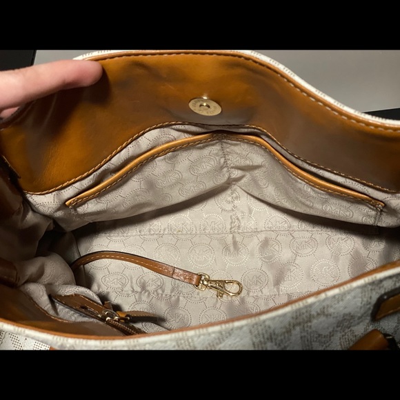 Michael Kors Bag - Picture 6 of 7